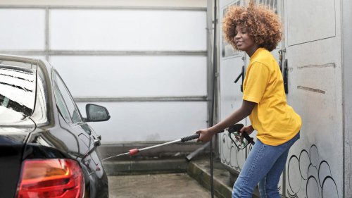 10 reasons drivers prefer professional car washes &amp; 10 reasons they hate them