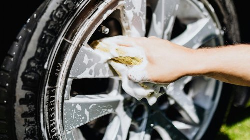 10 reasons drivers prefer professional car washes &amp; 10 reasons they hate them