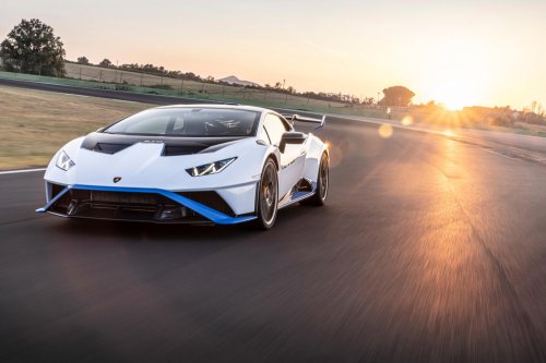 20 coches con aspecto muy enfadado