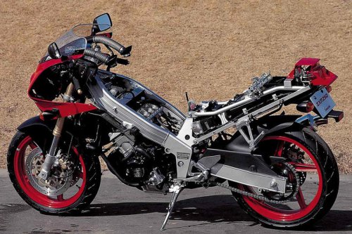 カワサキ「ZXR250（ZX250A）」（1989年）｜レプリカ分野の遅れを帳消しにするべく先進的かつ意欲的な技術をフル搭載