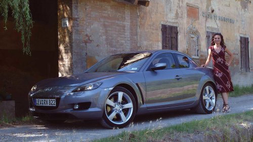 8 cars that still succeeded, despite having one huge flaw each