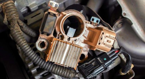 Un ingeniero que lleva 40 años trabajando con coches aclara por qué el coche no quema la batería a altas revoluciones