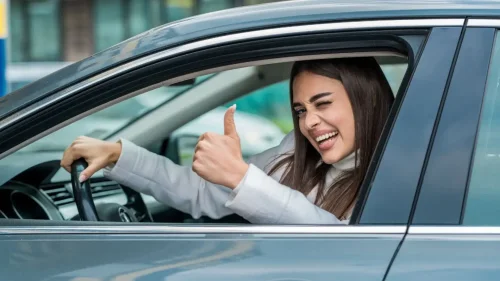 Los jóvenes ya no quieren sacarse el carné de conducir. Según la DGT, solo el 48% de los menores de 34 años lo tienen. "No lo tengo por vagancia"