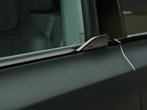 El embajador de Suecia y el CEO de Volvo destapan en Madrid el nuevo Volvo EX60