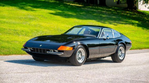 The fastest car from the ‘60s that came equipped with a manual gearbox