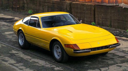 The fastest car from the ‘60s that came equipped with a manual gearbox