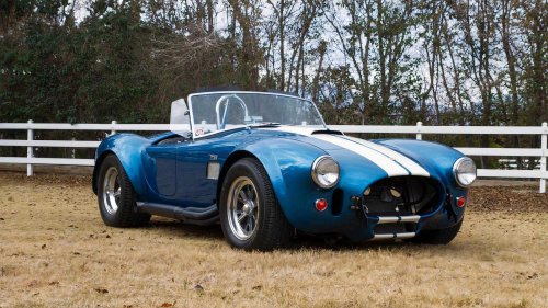 The fastest car from the ‘60s that came equipped with a manual gearbox