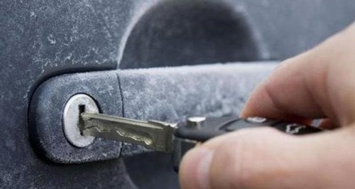 Cuidado con el freno de mano en invierno: si en algunas circunstancias se acciona, puede provocar una costosa avería