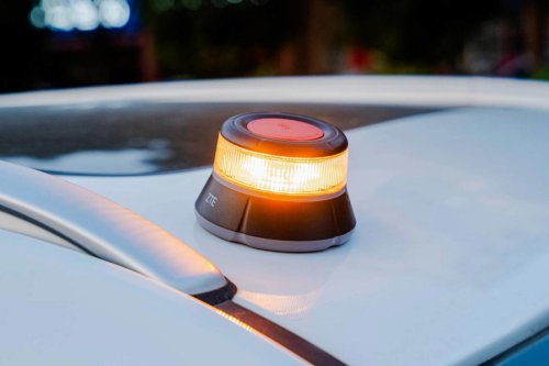 El cara a cara entre la baliza española y la japonesa: dos luces parecidas, pero con una diferencia que no pasa desapercibida