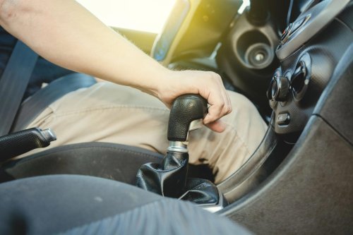 Estos malos hábitos al volante dañan la mecánica de tu coche y seguro que cometes alguno