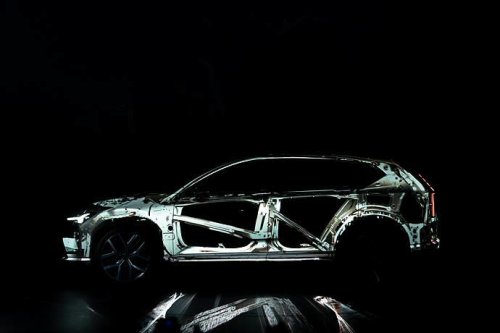 「バッテリーが車体の骨格?」ボルボEX60が突きつけたEV設計の結論