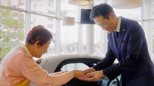Mazda, 80-year-old woman donates her 25-year-old manual RX-7 to Mazda