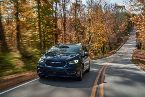 Chrysler recalls Pacifica plug-in hybrids over battery fire risk