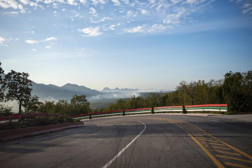 「燃費が垂れ流し」AT車、何気ないギア操作で効率が落ちる