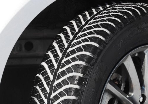 【突然の大雪、そのタイヤで大丈夫?】オールシーズンタイヤの過信は禁物。「雪道で止まる・止まらない」の真実と、賢いドライバーが選ぶべき条件