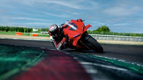 The sportbike that combines precision, stability, and confidence