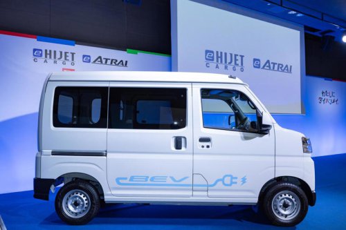 ダイハツ初の量産EV、乗用の「e-アトレー」と商用の「e-ハイゼット カーゴ」を発売。航続距離の長さに強み