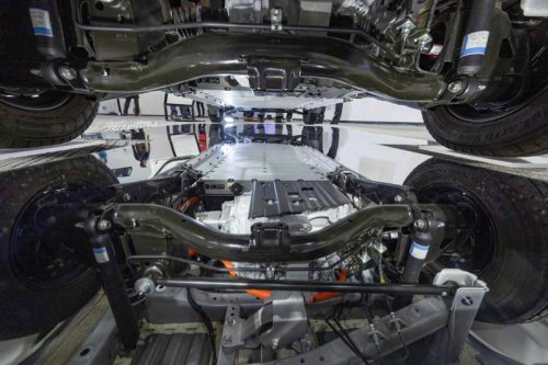 ダイハツ初の量産EV、乗用の「e-アトレー」と商用の「e-ハイゼット カーゴ」を発売。航続距離の長さに強み