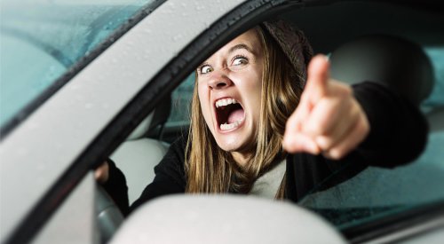 Coches con escape ruidoso: un estudio revela qué dice esto de la personalidad de los conductores