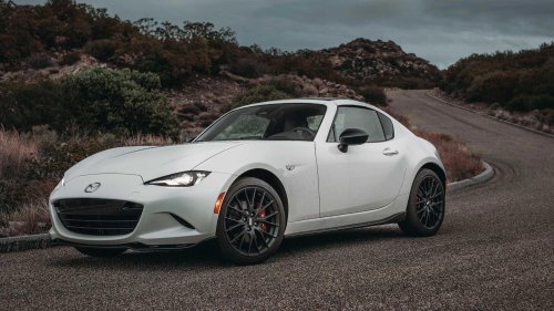 7 sports cars that offer a manual transmission at no extra cost