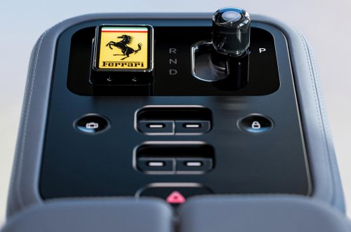 Ferrari revela el nombre y el interior de su primer coche eléctrico