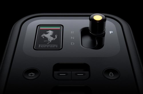 Ferrari revela el nombre y el interior de su primer coche eléctrico
