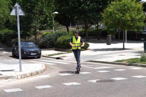 Una escena cada vez más habitual y peligrosa: lo detectan circulando en patinete eléctrico por la autovía SE-30 en Sevilla