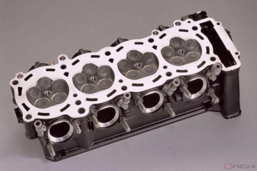 ヤマハ「FZ750」が世界初 1気筒あたり「5バルブ」は何がスゴい? なぜ現行モデルでは採用されなくなった?
