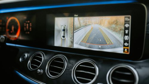 10 ways cars are getting smarter &amp; 10 ways drivers are getting dumber