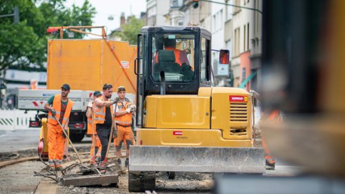 10 ways cars are getting smarter &amp; 10 ways drivers are getting dumber