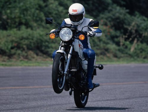 【新連載】伝説の名車をプレイバック! 太田安治の「あのころ 名車 クロニクル」第1回・ヤマハ「RZ250」（1980）