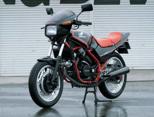 【新連載】伝説の名車をプレイバック! 太田安治の「あのころ 名車 クロニクル」第1回・ヤマハ「RZ250」（1980）