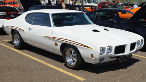 Muscle Cars, 12 classic muscle cars that still dominate car shows today