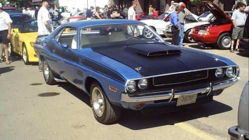 9 muscle cars from the early 1970s that pushed V8 performance to the limit