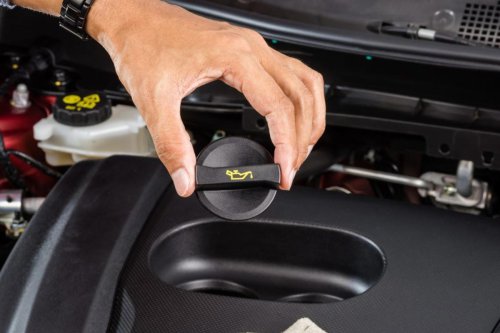 5W-20, 10W-30 o 0W-20: ¿cómo interpretar estos códigos del coche y elegir el correcto?