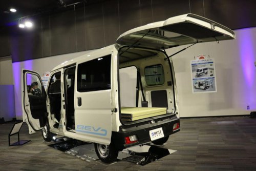 元は取れる? ダイハツ初の量産電気自動車について気になることを聞いてきた