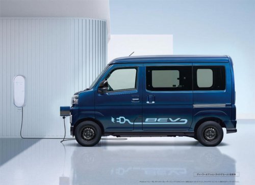 元は取れる? ダイハツ初の量産電気自動車について気になることを聞いてきた