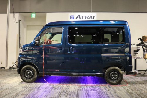 元は取れる? ダイハツ初の量産電気自動車について気になることを聞いてきた