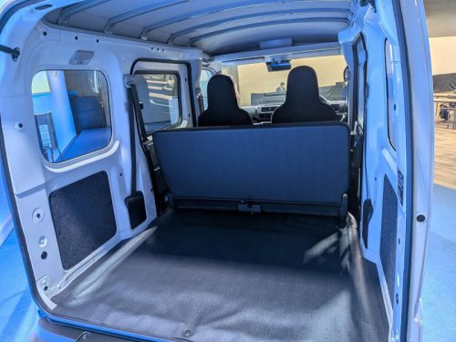 元は取れる? ダイハツ初の量産電気自動車について気になることを聞いてきた