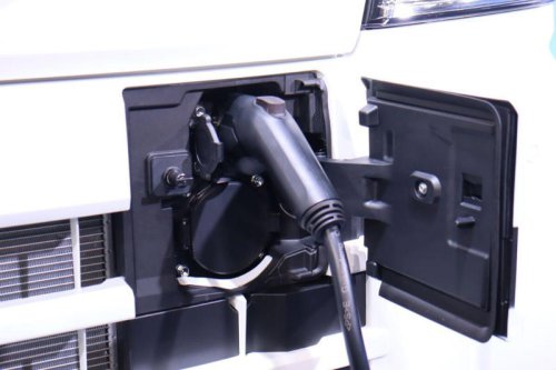 元は取れる? ダイハツ初の量産電気自動車について気になることを聞いてきた