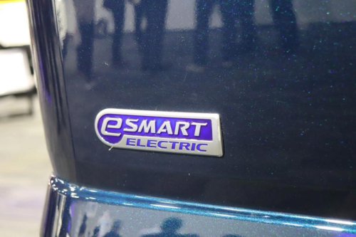 元は取れる? ダイハツ初の量産電気自動車について気になることを聞いてきた