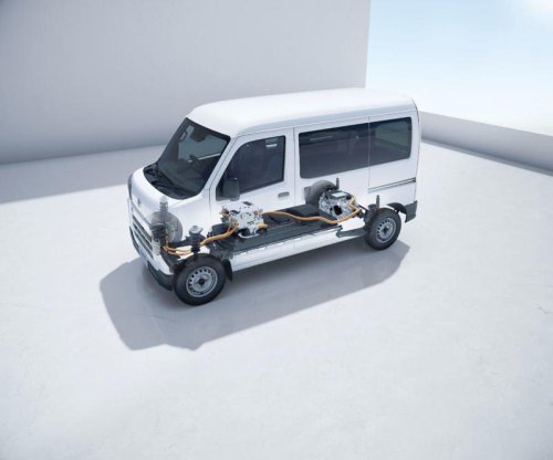 元は取れる? ダイハツ初の量産電気自動車について気になることを聞いてきた