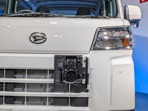 元は取れる? ダイハツ初の量産電気自動車について気になることを聞いてきた
