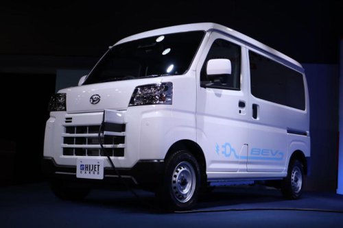 元は取れる? ダイハツ初の量産電気自動車について気になることを聞いてきた