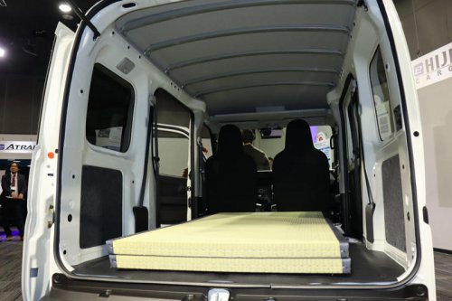 元は取れる? ダイハツ初の量産電気自動車について気になることを聞いてきた