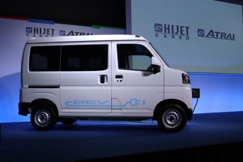 元は取れる? ダイハツ初の量産電気自動車について気になることを聞いてきた