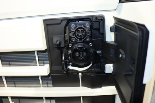 元は取れる? ダイハツ初の量産電気自動車について気になることを聞いてきた