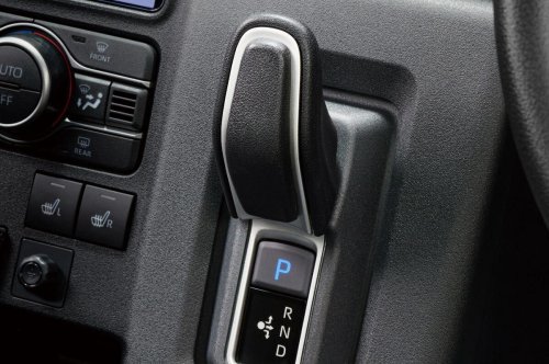 元は取れる? ダイハツ初の量産電気自動車について気になることを聞いてきた