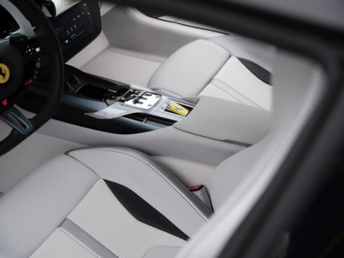 El color único de este Ferrari 12Cilindri lo hace una obra irrepetible