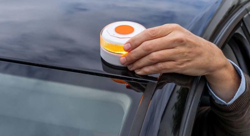 Multas por usar mal la V16 conectada: lo que todo conductor debe evitar